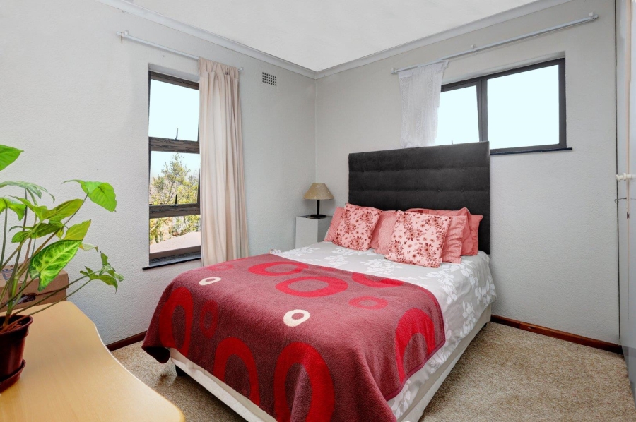 2 Bedroom Property for Sale in Bloemhof Western Cape